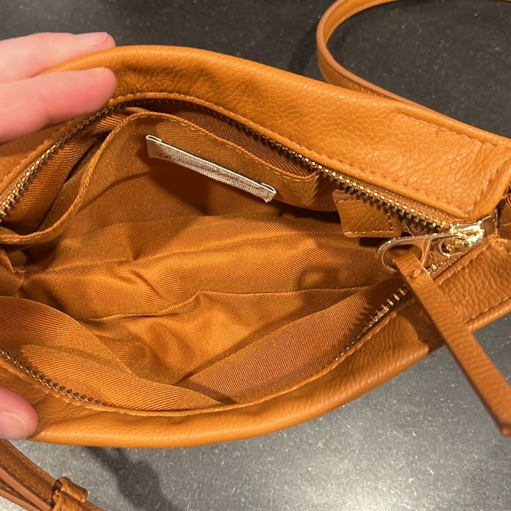 Universal Thread Crossbody Purse - Picture 5 of 5